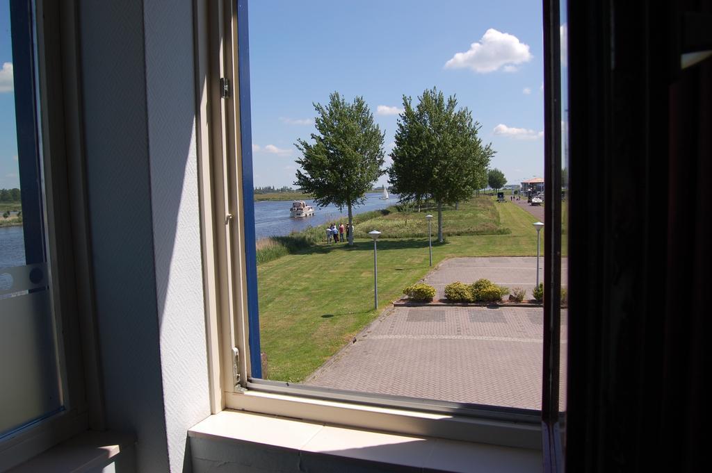 Buitenplaats T Ges Sneek Chambre photo