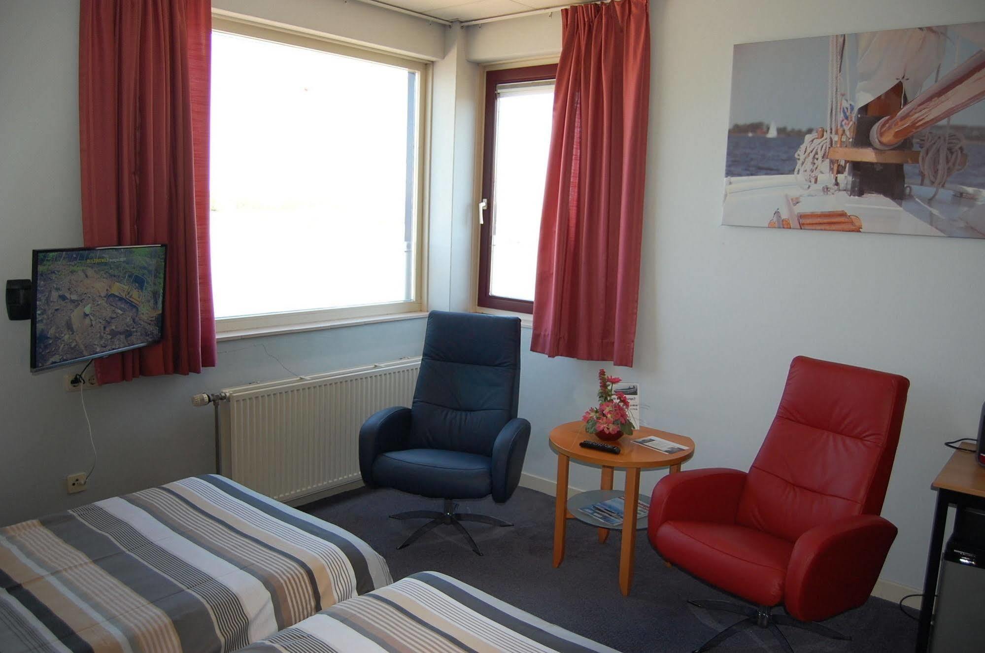 Buitenplaats T Ges Sneek Extérieur photo
